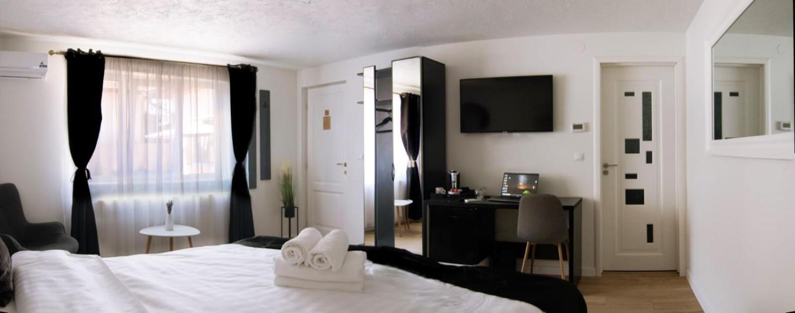 Hotel Casa Emilia Hunedoara Zimmer foto
